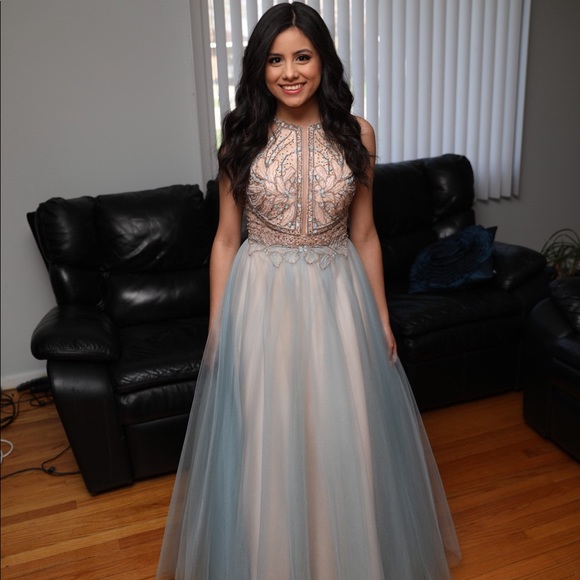 Prom dress - Picture 1 of 3